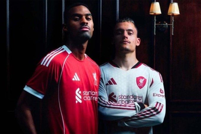 Novos uniformes do Liverpool  para temporada 2025/26 -  (crédito: Foto: DivulgaÃ§Ã£o/Liverpool)