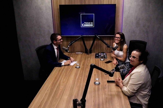 O diretor regional do Senac-DF, Vitor Corrêa, conversou com as jornalistas Mariana Niederauer e Luciana Corrêa
- (crédito: DA PRESS) O diretor regional do Senac-DF, Vitor Corrêa, conversou com as jornalistas Mariana Niederauer e Luciana Corrêa
- (crédito: DA PRESS)