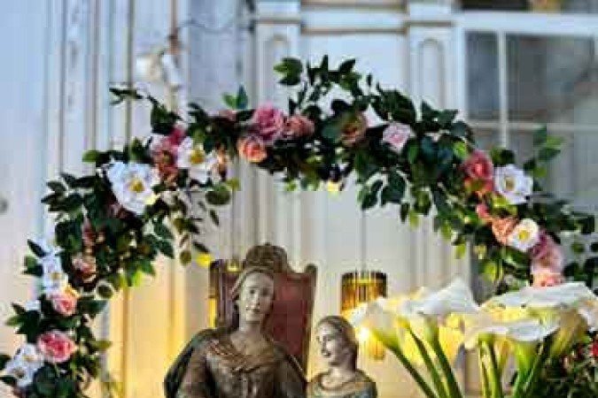 Imagem da padroeira foi recebida com festa na igreja matriz de Santana de Patos - (crédito: Paróquia Senhora Santana/Divulgação)
Imagem da padroeira foi recebida com festa na igreja matriz de Santana de Patos - (crédito: Paróquia Senhora Santana/Divulgação)