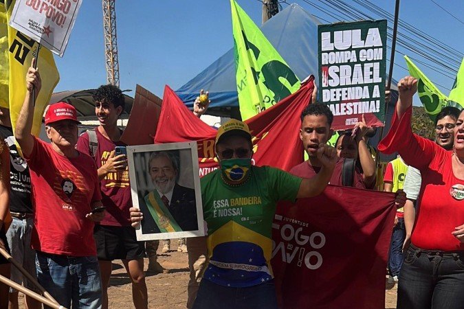 Manifestação na embaixada dos EUA em Brasília contra o tarifaço de 50%