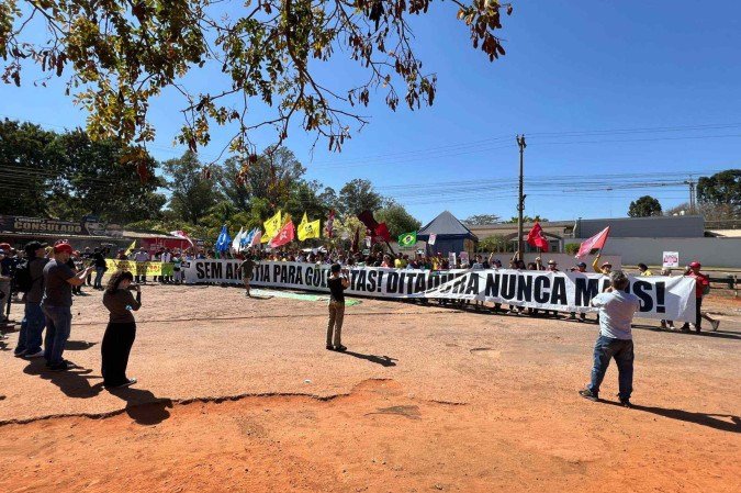 Manifestação na embaixada dos EUA em Brasília contra o tarifaço de 50%