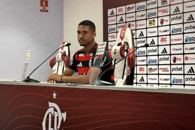 Samuel Lino em apresentação pelo Flamengo nesta sexta-feira - (crédito: Foto: Ana Beatriz Zayat / Jogada10) Samuel Lino em apresentação pelo Flamengo nesta sexta-feira - (crédito: Foto: Ana Beatriz Zayat / Jogada10)
