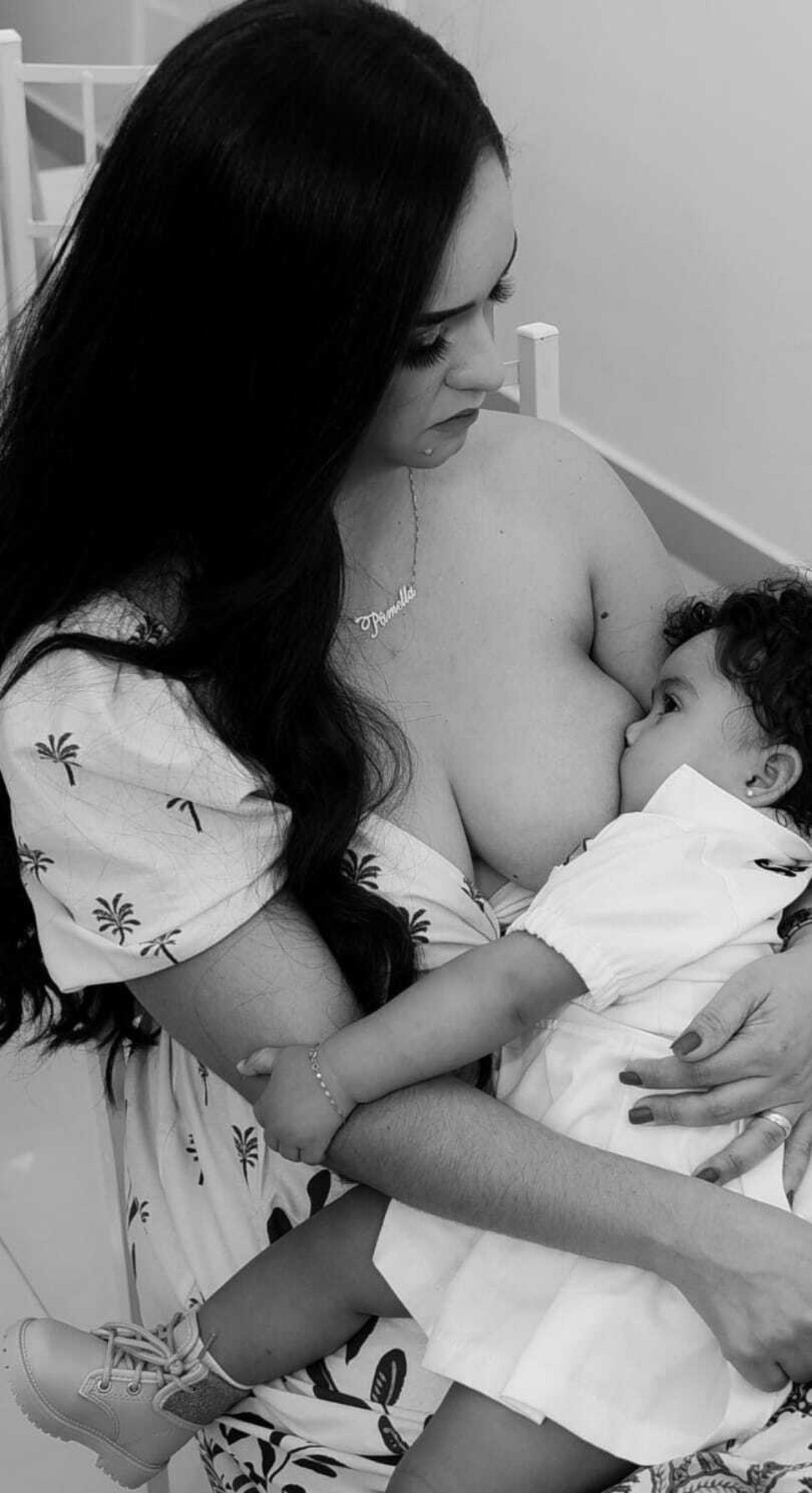 A advogada Pâmella Castro chegou a doar, em média, seis litros de leite por semana — o equivalente a 20 potes de 300ml