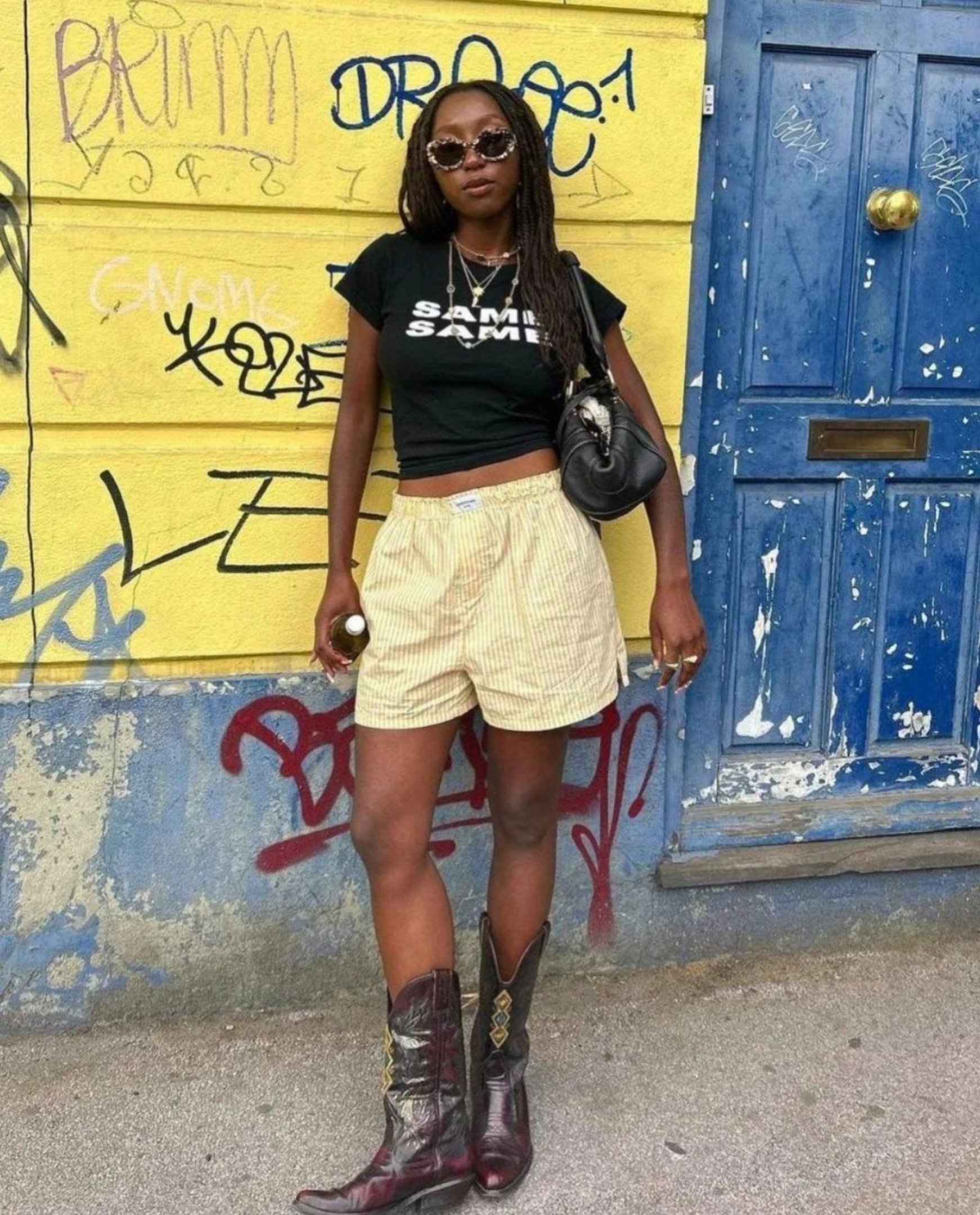 As botas também são elementos muito presentes na estética loungewear