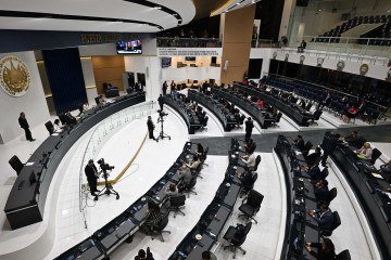 Assembleia Geral reunida em sessão plenária na noite de quinta-feira passada, em San Salvador 