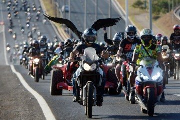 Passeio dos motociclistas do Capital Moto Week tomou conta das ruas da cidade -  (crédito:  Ed Alves CB/DA Press)