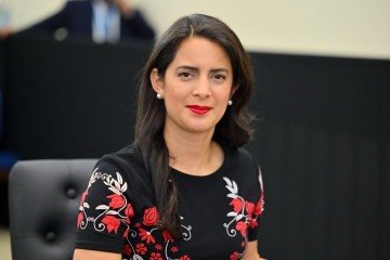 Claudia Ortiz, deputada nacional pelo partido liberalista e anticomunista Vamos (oposição) em El Salvador 