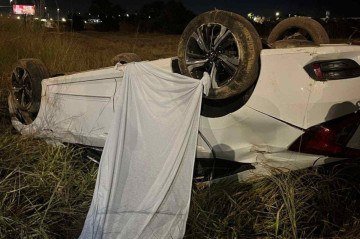 Acidente entre dois carros na Cidade do Automóvel causou vítima no banco de trás  -  (crédito: CBMDF)