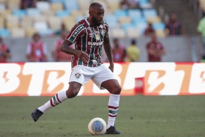 MANOEL - Cometeu alguns vacilos na defesa, mas teve boa partida. Quase marcou um gol de cabeça - Nota 6,5 - Lucas Merçon/Fluminense