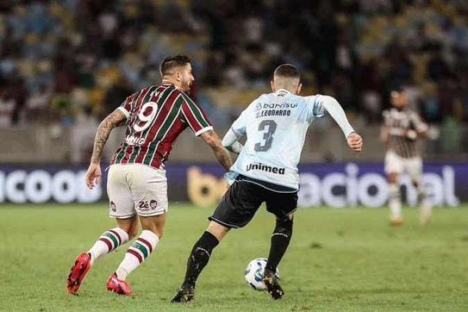 WAGNER LEONARDO - Fez alguns cortes importantes e tentou se impor, mas estava na zona do gol sofrido, onde a defesa falhou coletivamente. Teve uma chance de cabeça no ataque, mas mandou para fora. NOTA: 5,5. Lucas Merçon/Fluminense