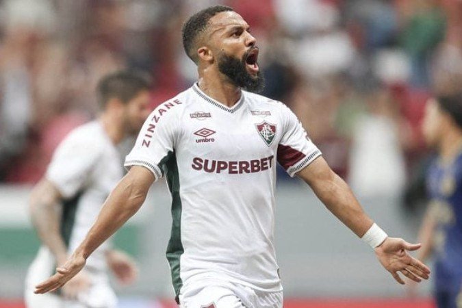 SAMUEL XAVIER - Recebeu cartão amarelo e teve partida burocrática, com boa marcação e apoio 