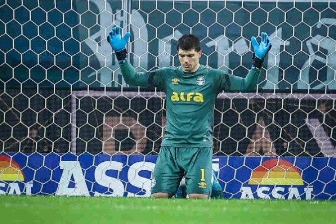 TIAGO VOLPI - Sem culpa no gol, não teve muito trabalho durante o jogo. Contou com a sorte no pênalti que explodiu na sua trave. Quase se complicou em um domínio de bola no fim. NOTA: 5,5. Lucas Uebel/Grêmio