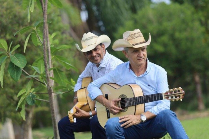 Nascidos em Goiás, mas radicados no DF desde a infância, Vanderley e Valtecy são filhos de pais violeiros -  (crédito: Material de divulgação)