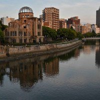 O Domo da Bomba Atômica, no centro de Hiroshima, fotografado durante o anoitecer: símbolo maior da hecatombe nuclear -  (crédito: Richard A. Brooks/AFP)