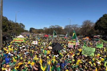 Público em apoio à Bolsonaro reunido em frente ao Banco Central -  (crédito: Giovanna Sfalsin/CB/D.A Press)