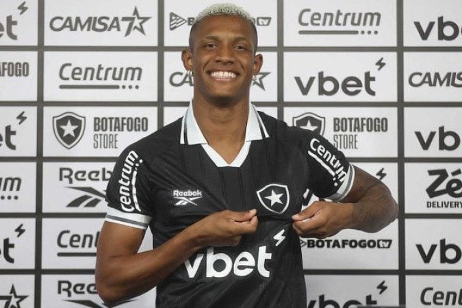 DANILO - Completamente fora de ritmo. Errou algus passes curtos que não está acostumado. Vai precisar de uma sequência de partidas - NOTA: 5,0 - Foto: Vitor Silva/Botafogo  