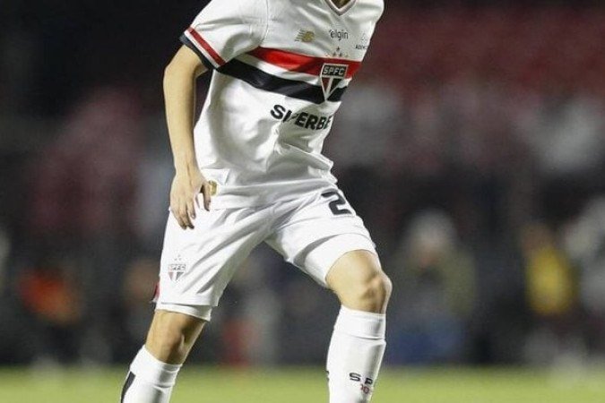 PABLO MAIA - Apesar de atuar por apenas 20 minutos, o volante não correspondeu aquilo que se espera dele, com pouca participação na partida e ainda cometendo o pênalti que gerou o gol do Inter. Nota: 4 - Foto: Rubens Chiri/São Paulo FC