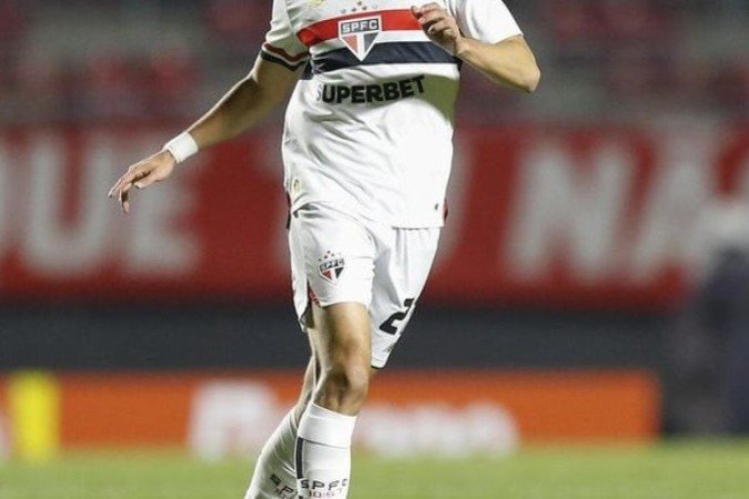 BOBADILLA - O paraguaio também teve uma das suas melhores partidas com a camisa do São Paulo e mostrou porque vem ganhando espaço com Crespo. Apareceu muito bem ao longo do campo, com destaque para os duelos vencidos no alto, e ainda conseguiu marcar o segundo gol da equipe na partida. Nota: 7 - Foto: Rubens Chiri/São Paulo FC