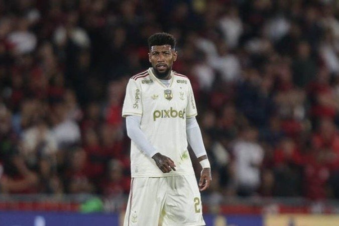 EMERSON ROYAL – Em seu primeiro jogo como titular, deu boas investidas pela direita, tentando jogar ao fundo. Voluntarioso. NOTA 6,5.Foto: Gilvan de Souza/Flamengo