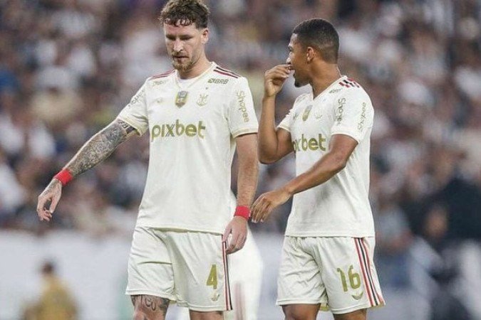 LEO PEREIRA â?? Com bons passes, embora menos profundos do que os realizados por Leo Ortiz e Jorginho. Na defesa, alguns vacilos no combate a Pedro Raul e ajudando Alex Sandro na lateral. NOTA 6,0. Foto: Gilvan de Souza/Flamengo