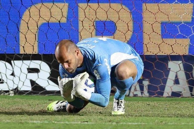 MARCELO LOMBA - Fez uma defesaça no primeiro tempo em uma bomba de Baralhas e outra boa intervenção no segundo tempo. Sofreu dois gols, mas não teve culpa nos lances - NOTA: 5,5 - Foto: Cesar Greco/Palmeiras