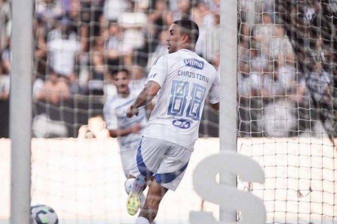 CHRISTIAN - Mostrou bastante oportunismo ao surgir como homem surpresa na área do Botafogo e complementar cruzamento perfeito de Kaiki. Ótima atuação. NOTA 8,0. Foto: Rodrigo Ferreira/Cruzeiro