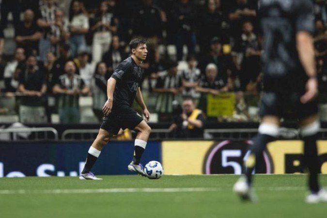 ALAN FRANCO - Fez um jogo silencioso no meio-campo. Não apareceu nos lances de destaque, mas foi importante para ajudar a controlar a posse de bola e dar equilíbrio ao time, especialmente com um a mais. NOTA: 6,0. Foto: Pedro Souza/Atlético