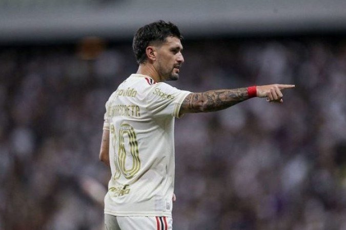 ARRASCAETA – Ainda não está mostrando o futebol extraclasse de antes da lesão, mas está quase lá. Mesmo muito marcado, teve boas investidas pela esquerda, cobrou uma falta com perigo e fez um gol de oportunismo entrando na área. Para ganhar um descanso, saiu no intervalo para a entrada de Saul. NOTA 7,0. Foto: Gilvan de Souza/Flamengo