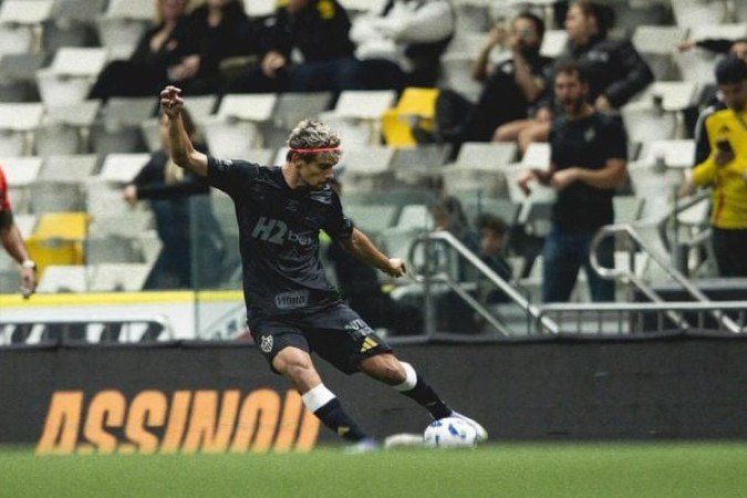 GUSTAVO SCARPA - O maestro das bolas paradas. Quase marcou um gol olímpico e obrigou Cleiton a fazer uma grande defesa em um chute potente. Ditou o ritmo e foi a principal fonte de criatividade. NOTA: 7,5. Foto: Pedro Souza/Atlético