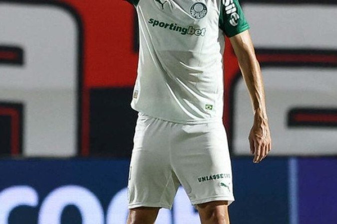 BENEDETTI - Se mostrou muito nervoso em algumas partes do jogo. Deu espaço para Renato Kayzer girar e marcar o primeiro do Vitória. Cresceu de produção durante o jogo, mas deixou a desejar em uma oportunidade no time titular - NOTA: 4,5 - Foto: Cesar Greco/Palmeiras