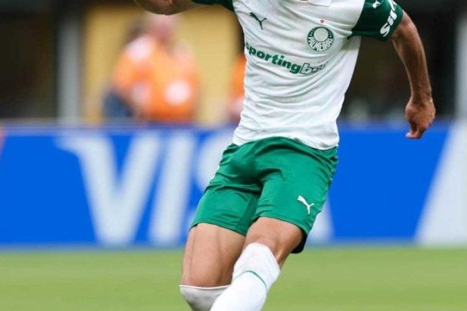 FLACO LÓPEZ - Não vinha tendo uma grande atuação e vinha pecando nas oportunidades que recebiam. Mas recebeu a bola do jogo aos 40 minutos do segundo tempo e garantiu o empate do Palmeiras, em Salvador - NOTA: 6,0 - Foto: Cesar Greco/Palmeiras