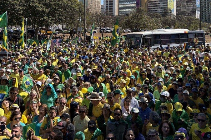 Apoiadores durante manifestação no Eixão em Brasília - (crédito: Giovanna Sfalsin/CB) Apoiadores durante manifestação no Eixão em Brasília - (crédito: Giovanna Sfalsin/CB)