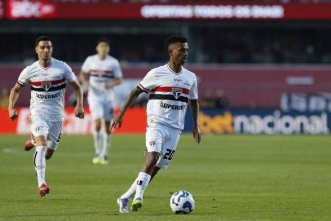 MARCO ANTÔNIO - O destaque do meio de campo pode ter passado despercebido, mas segue com um papel fundamental na criação das jogadas. Marco sempre tem a bola consigo e teve um ótimo aproveitamento nos passes, mostrando sua importância para o jogo são-paulino. Nota: 6,5 - Foto: Rubens Chiri/São Paulo FC