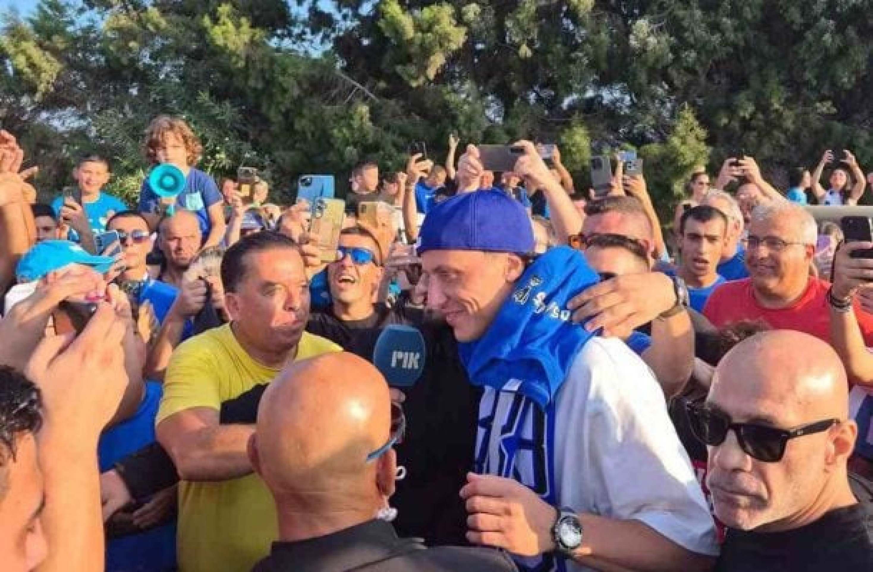 Com festa de superstar, David Luiz desembarca no Chipre para defender o Pafos Com festa de superstar, David Luiz desembarca no Chipre para defender o Pafos