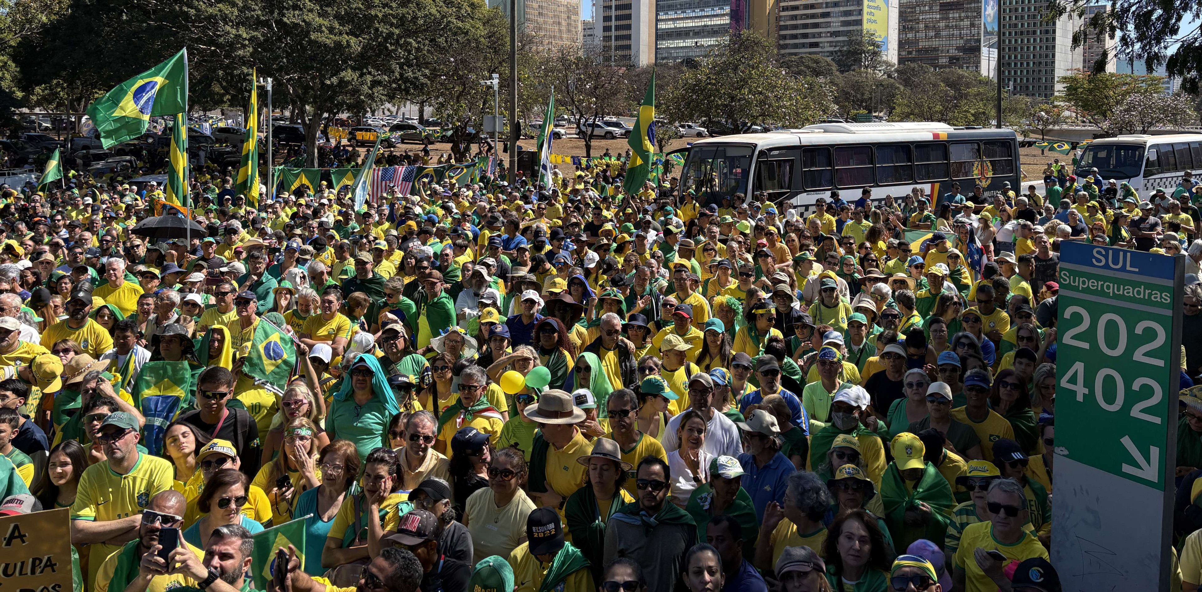 Atos realizados ao redor do Brasil pedem anistia para réus