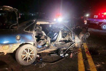 Acidente matou oito pessoas e a única sobrevivente foi uma criança de 12 anos. -  (crédito: Divulgação/Corpo de Bombeiros)