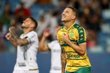 Safira comemora o primeiro gol na Arena Pantanal -  (crédito: Foto: Divulgação / Cuiabá)