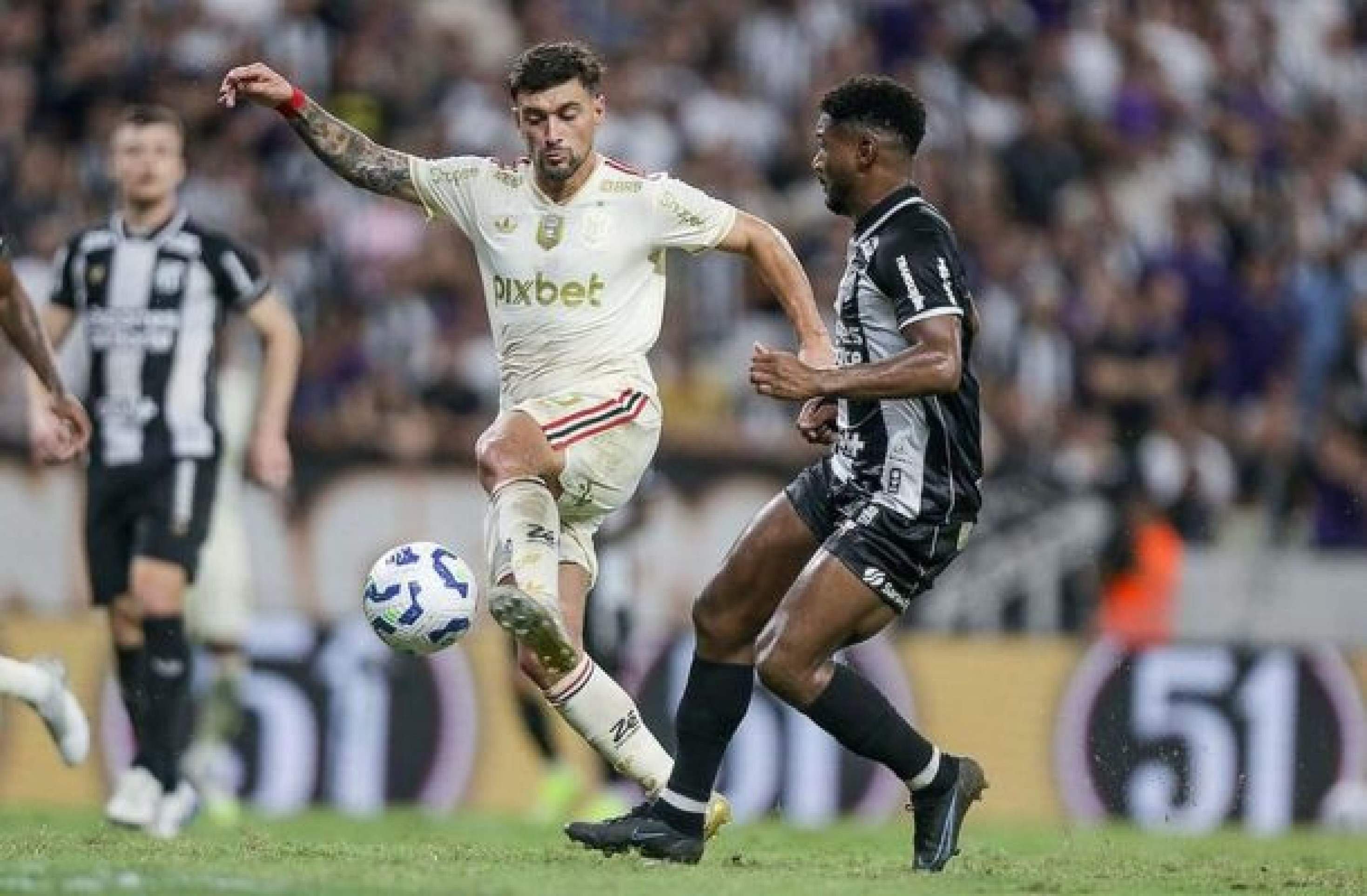 Arrascaeta, do Flamengo, não tem lesão detectada e pode atuar contra o Atlético-MG -  (crédito: Foto: GILVAN DE SOUZA/Flamengo)