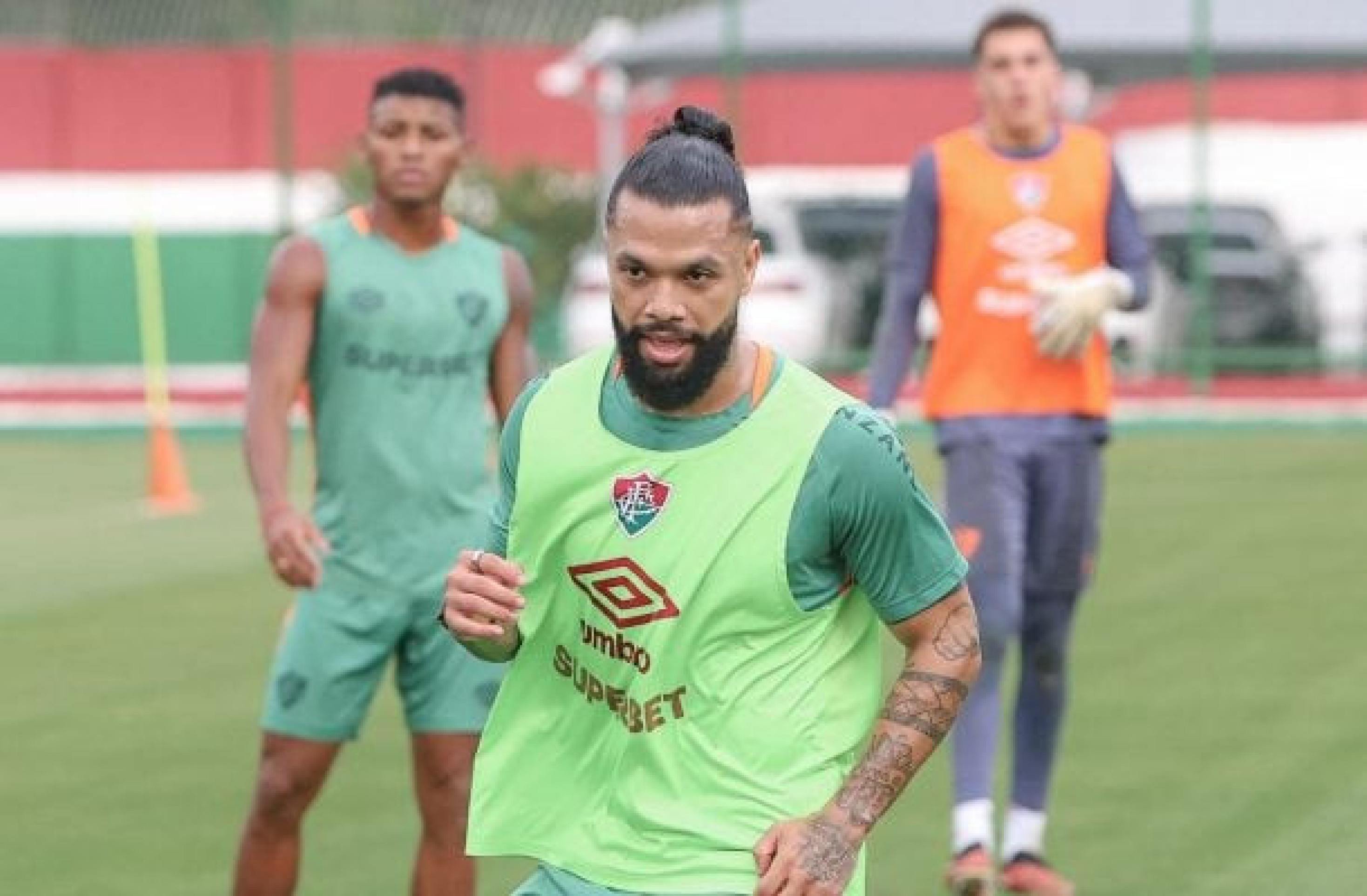 Otávio volta a treinar com elenco do Fluminense