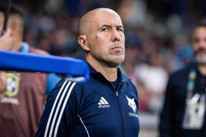 Leonardo Jardim não poupa críticas a estádio mineiro - (crédito: Foto: Gustavo Aleixo/Cruzeiro) Leonardo Jardim não poupa críticas a estádio mineiro - (crédito: Foto: Gustavo Aleixo/Cruzeiro)