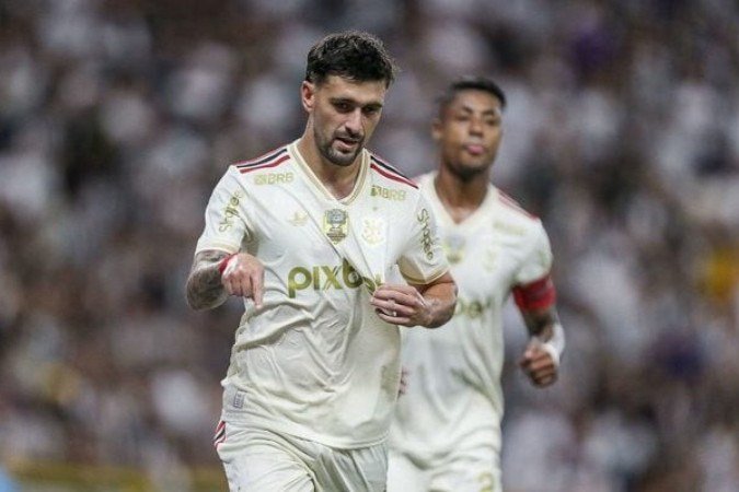 Arrascaeta em ação com a camisa do Flamengo diante do Ceará, pelo Brasileirão -  (crédito: Foto: Gilvan de Souza/Flamengo)