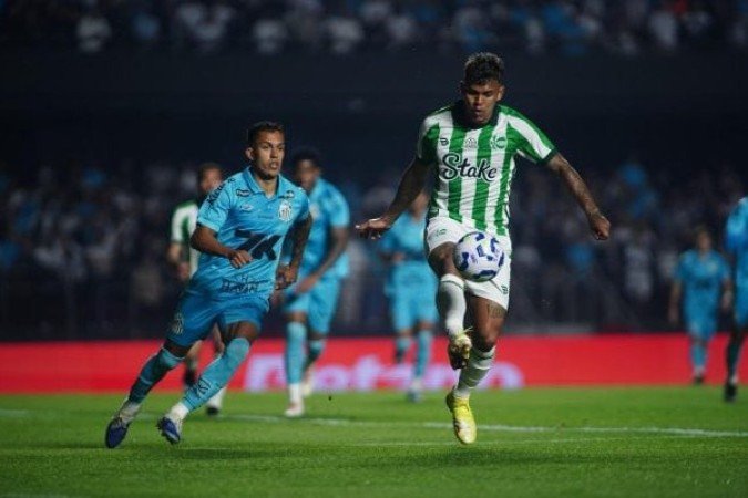 JUVENTUDE - O Jaconero teve uma evolução após a saída de Tencati. O time conseguiu produzir mais ofensivamente, atacando a equipe do Santos e tendo boas oportunidades para marcar. Além da falta de efetividade, o Ju também tem um sério problema defensivo, com três gols que surgiram de falha defensiva e que prometem dar dor de cabeça no novo treinador Tiago Carpini. Nota: 5,5 - Foto: Fernando Alves/EC Juventude 