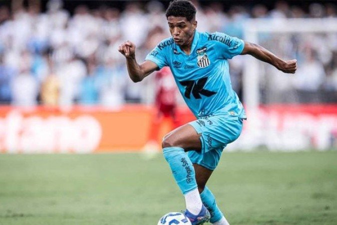 SOUZA - Mais uma boa partida do lateral-esquerdo. Apareceu muito bem no ataque, criando oportunidades e conseguindo também ter boas estatísticas nos duelos defensivos. Nota: 6,5 - Foto: Raul Baretta/Santos FC