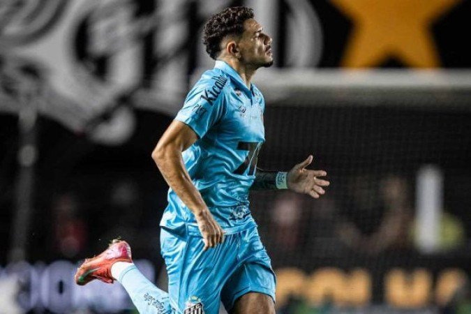 TIQUINHO SOARES - O atacante segue em baixa com a camisa alvinegra. Além de não marcar mais uma vez, o jogador participou pouco do jogo e não teve tanta eficácia no jogo. Nota: 4,5 - Foto: Raul Baretta/Santos FC