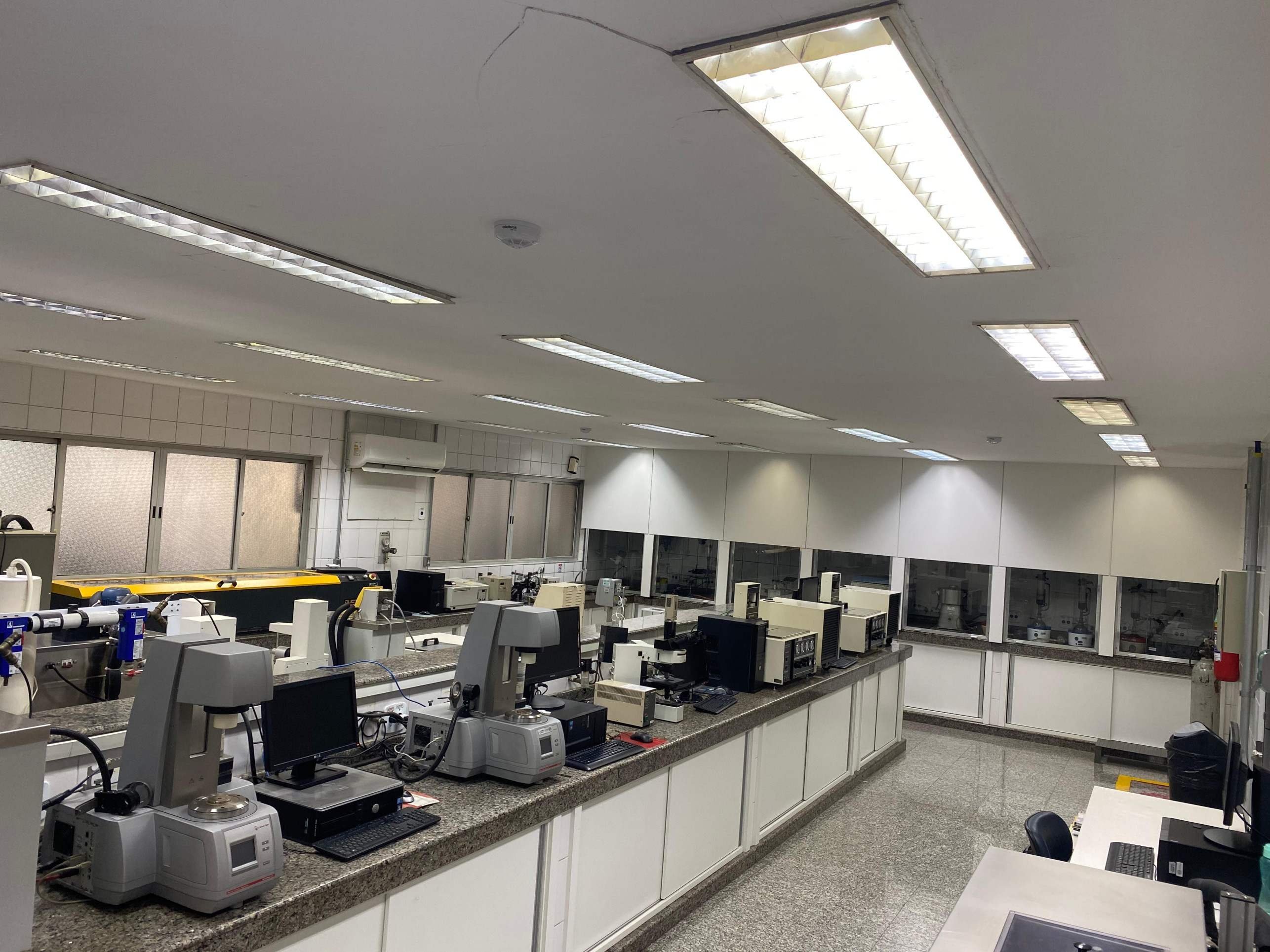 Laboratório de desenvolvimento da empresa que fez o processo de mistura do plástico com o asfalto fica em Paulínia-SP.