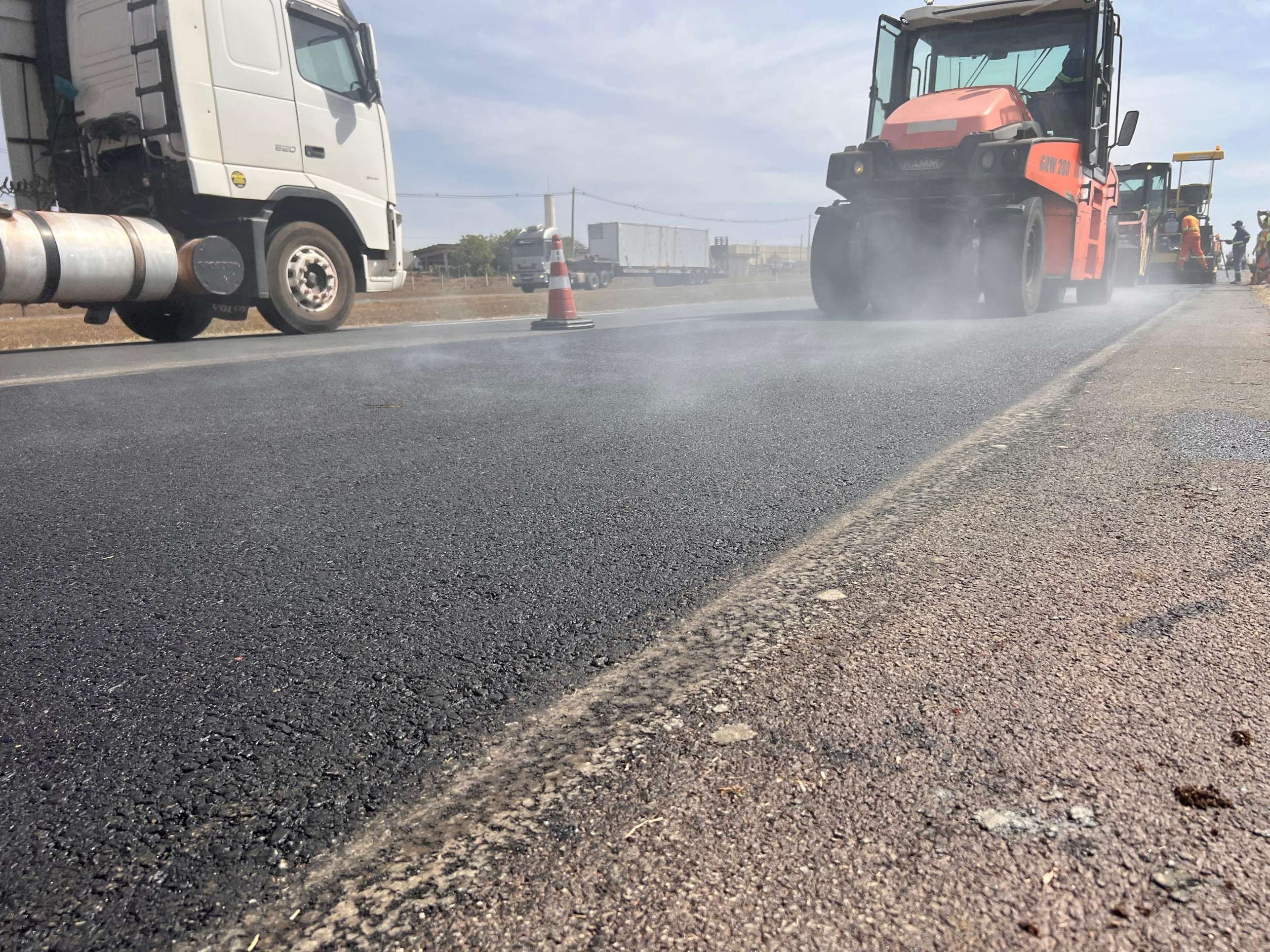 Pavimento na SP-310, e Rio Claro-SP, com plástico reciclado.