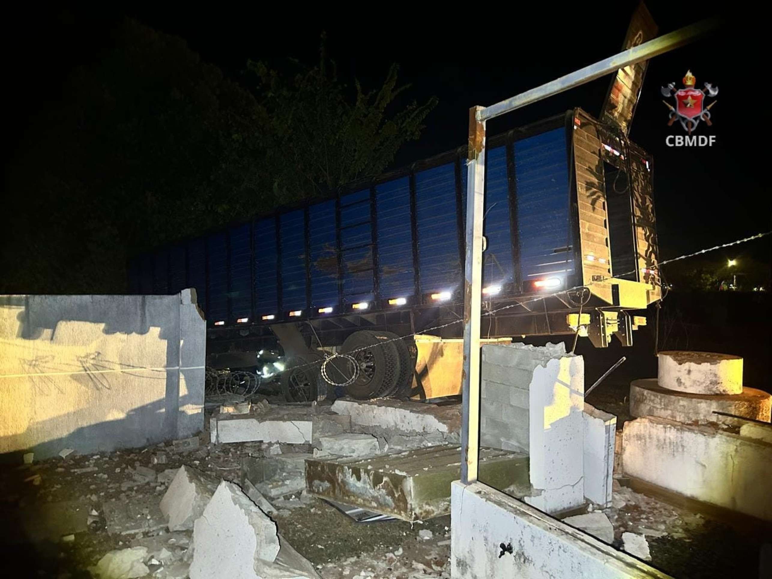 A Polícia Civil investiga se o motorista estava alcoolizado no momento do acidente