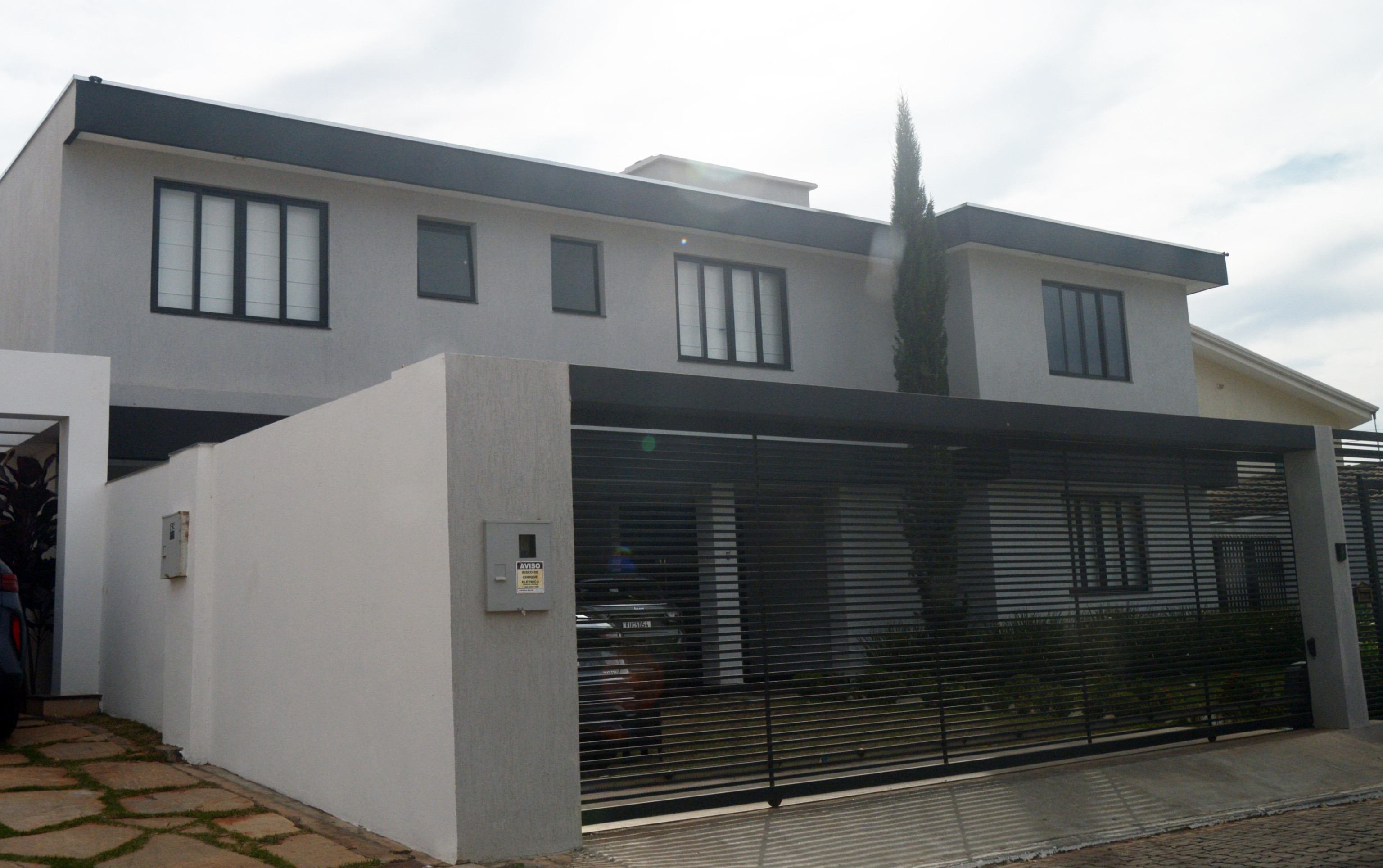  05/08/2025 Ed Alves CB/DA Press.Politica. Fachada casa Ex Presidente Jair Bolsonaro.