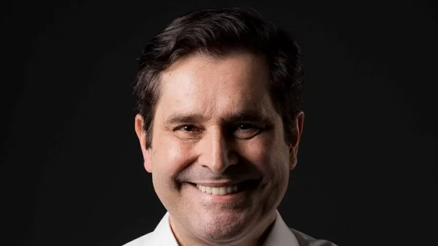 Bob Floriano ficou famoso por narrar comerciais das Casas Bahia e também da Record - (crédito: Voz Up) Bob Floriano ficou famoso por narrar comerciais das Casas Bahia e também da Record - (crédito: Voz Up)