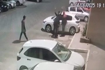 Câmeras flagraram momento 
em que morador foi rendido -  (crédito: Material cedido ao Correio.)